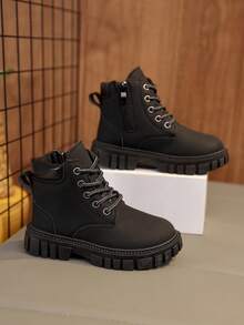 1 Paar schwarze matte Finish Kinder Militärstiefel, weiches Material, seitlicher Reißverschluss, Schnürung vorne, runde Zehenpartie, warme dicke Sohle, verschleißfest, britischer Stil klassische kurze Stiefel, geeignet für Jungen/Mädchen Studenten Lässig, Urlaub, Party, Herbst/Winter Neu