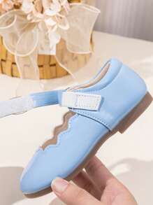 女童可爱扇贝边玛丽珍公主芭蕾平底鞋，纯色