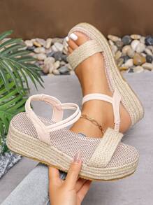 1双少女米色厚底凉鞋（尺码偏小），夏季时尚编织坡跟凉鞋，轻便防水，适合度假和日常穿着