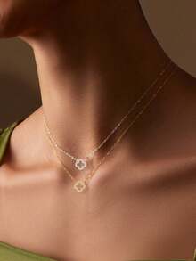 Colar de Prata Esterlina S925 Colar de Trevo de Quatro Folhas com Pétalas de Flor Vazadas, Corrente de Clavícula de Uso Diário para Mulheres