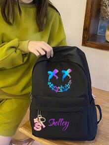 定制专属背包，印上个性化姓名或节日祝福。定制您的专属背包。全新开学季背包，男女学生皆宜，采用尼龙拉链设计，休闲百搭，适合大学生、初中生和小学生。您可以印上姓名、字母、幸运数字等。