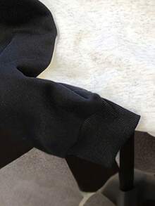 1件女童日系涂鸦猫印花插肩袖卫衣，舒适柔软，春秋季日常休闲穿着