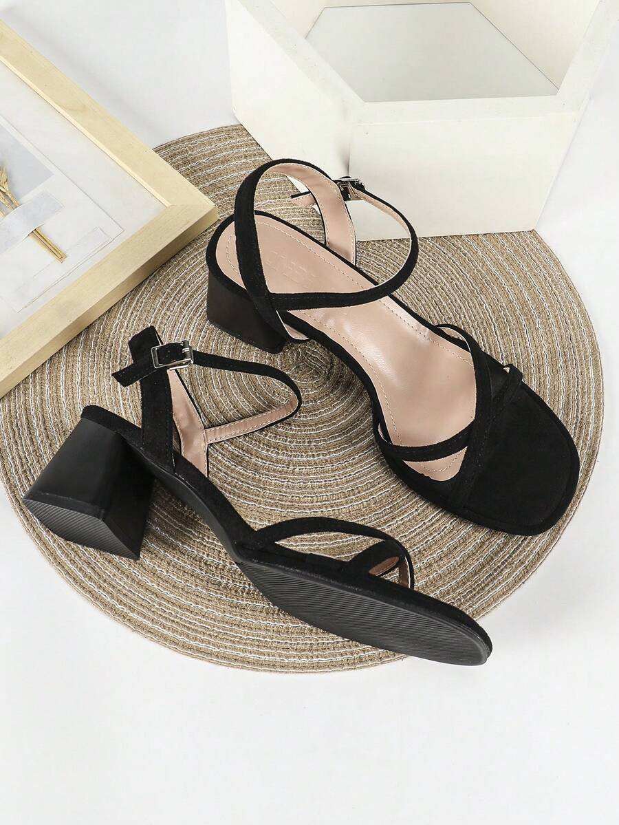 Sandale negre pentru femei cu toc înalt, toc gros de 6 cm, baretă încrucișată, închidere cu cataramă, sandale de lucru confortabile, vârf pătrat, minimaliste și sexy - Negru - Vizualizare 1