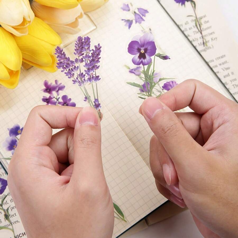 [40 fogli/confezione di adesivi per fiori viola impermeabili] 40 fogli di decorazioni floreali in PET impermeabili, confezione singola da 40 pezzi, adatti per etichette di scrapbooking, diari, cancelleria, album fotografici, confezioni di materiali