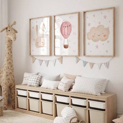 幼儿园数字艺术热气球。一套3个粉色月亮图案。手绘中性粉色女婴房间装饰，女婴儿童房墙面装饰，带框画，方便悬挂。房间装饰。客厅绘画。墙面装饰