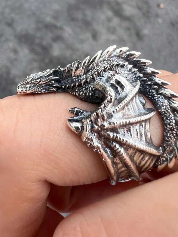 1 stuk Gothic Punk Drakenring met Pterodactyl-vleugels, Verstelbare vintage sieradenaccessoire geschikt voor mannen en vrouwen, Handgemaakte retro Europese en Amerikaanse niche Drakenjaarvingerring, Krachtige en unieke accessoire