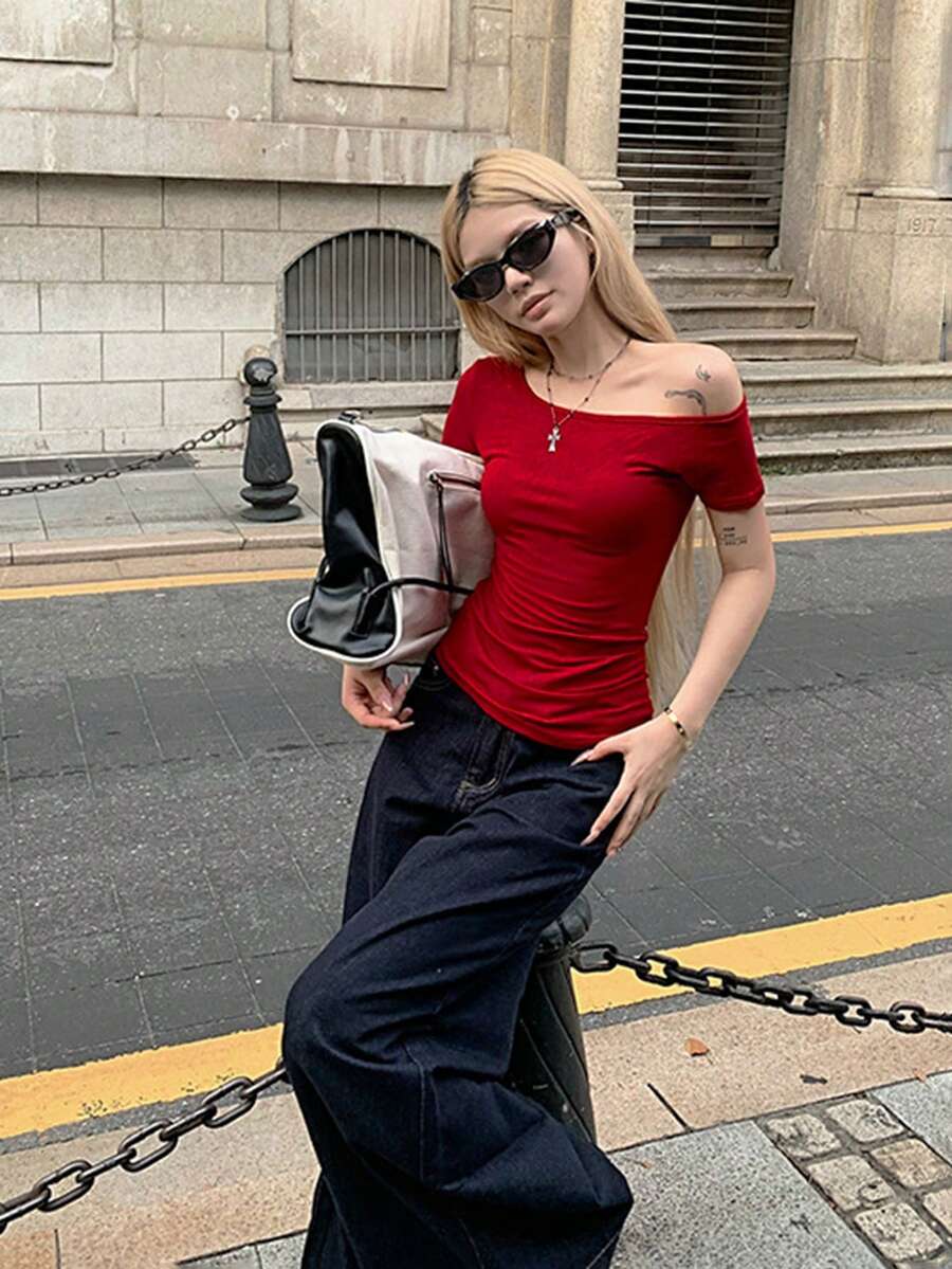 性感不对称领口短袖修身短款T恤 - 紅色 - 查看 1
