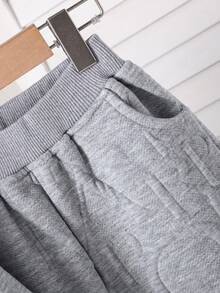 Conjunto de sudadera con capucha gris con estampado en relieve para niña joven, diseño de sudadera con capucha elegante y práctico, aplicación con letras en el pecho agrega moda, adecuado para la escuela, deportes, uso casual, otoño/invierno