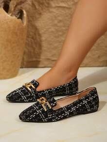 宽版春秋新款时尚黑白格纹一脚蹬平底鞋，海外大码36-43，宽版休闲装，甜美一脚蹬低帮时尚平底女鞋