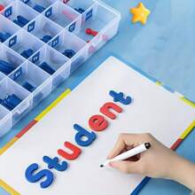 一套完整的彩色磁性英文字母拼写方块，辅助学习和智力发展，通过引人入胜的视觉学习、思考和对话来提升语言技能，适用于科学教育、自学、家庭教育、学校和教育用品 > 教学用品 > 教学工具，所有产品颜色和位置均为随机发货