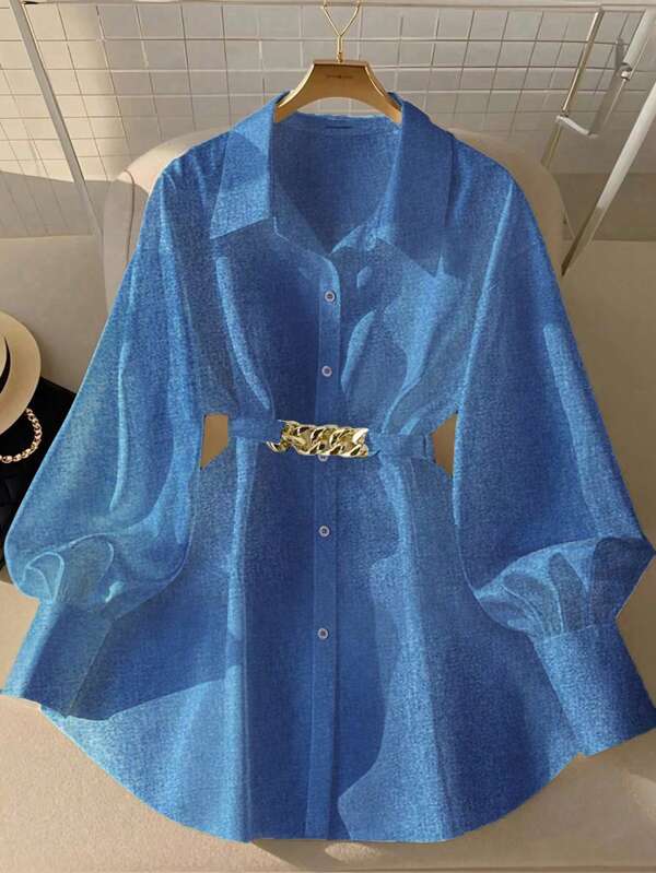 Effen damesblouse met knoopsluiting en decoratieve ketting