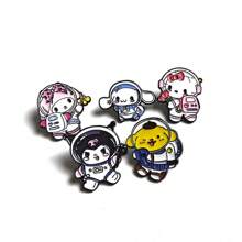 Sanrio Sanrio 1 szt./5 szt. Hello Kitty Kuromi Anime Cartoon Urocza i oryginalna broszka metalowa naszywka, dodatek do odzieży, plecaka, nadaje się do noszenia na co dzień i jako prezent dla przyjaciół. Akcesoria biurowe, koszule, kurtki, biżuteria, Boże Narodzenie, Halloween.