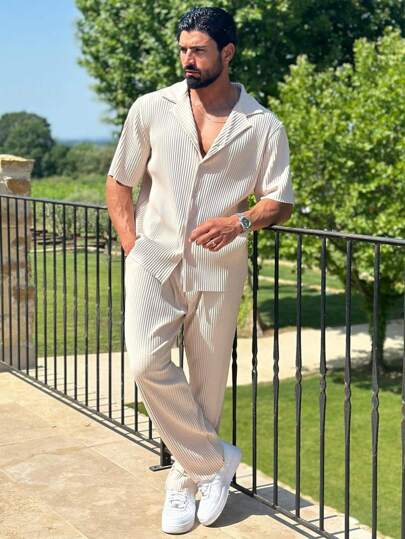 1 Conjunto de camisa y pantalón casual para hombre, camisa polo de unicolor con jacquard y pantalón casual, para verano