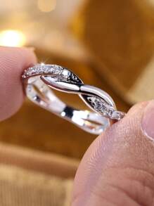 Vanel 1pc Elegant Minimalist Women's Wedding Ring, Inlaid With Sparkling Synthetic Cubic Zirconia, Silver-Plated Design, Suitable For Daily Wear, Parties, Weddings And Special Occasions, Versatile Jewelry, Ideal Gift For Valentine's Day And Christmas