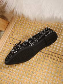 宽版春秋新款时尚黑白格纹一脚蹬平底鞋，海外大码36-43，宽版休闲装，甜美一脚蹬低帮时尚平底女鞋