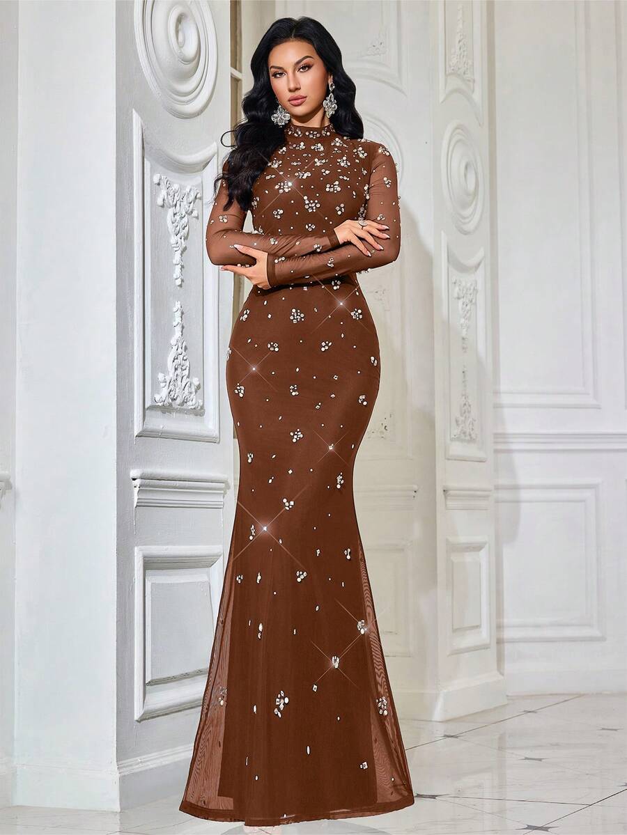 简约日常黑色热钻女士晚礼服，适合鸡尾酒会、红毯、正式场合，镶钻立领长袖修身礼服，适合婚礼、度假、春季穿着。