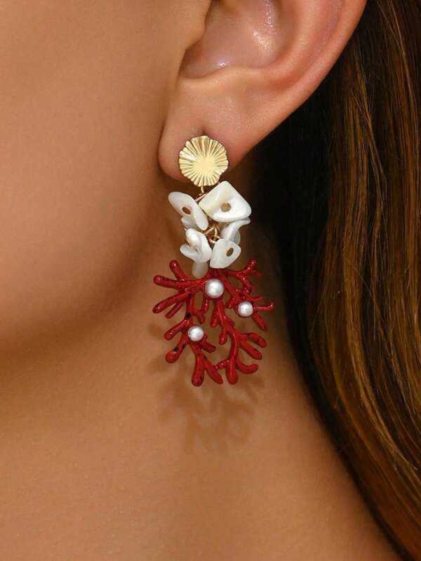 2pcs European & American Fashion Bohemian Ocean Element Red Coral Pendant, Natural Coral Tassel, Gold Earrings With Faux Pearl Inlay, Simple Jewelry For Women, Suitable For Daily Wear, Beach, Party, Holiday Gifts. Due To The Natural Materials, There May Be Variations In Size And Color, Which Is Normal.