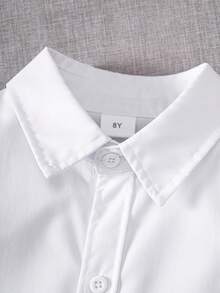 青少年男孩經典大學風格長袖休閒/正式襯衫，帶口袋貼片，白色