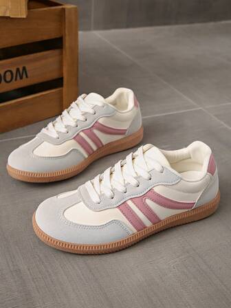 Damskor för vardagsbruk, löparskor för landsväg, platta sportskor, matchande sportbyxor, shorts, kjolar och mångsidiga knähöga strumpor