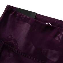 Under Armour بنطلون ضيق من راش نونال لي للنساء من يوجا وتناسب 1361025-501 - الأرجواني - مشاهدة 3