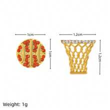 2件时尚精致创意运动系列篮球蓝色框架耳环，镀18K金，不易氧化，可轻松搭配女性日常穿着。女士珠宝。
