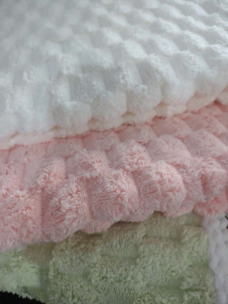 2-Piece Super Luxury Bath Towel Set, Soft And Fluffy, 1.40 X 70 - Green and Pink - View 1