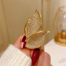 1 Piece Of Leaf Brooch Made Of Zinc Alloy Material With Baking Paint Process, Elegant Style, Inlaid With Synthetic Zirconia, Fashionable And Exquisite, Suitable For Daily Suits, Dresses, Wearing Accessories, Giving Gifts To Family And Friends For Birthdays And Parties