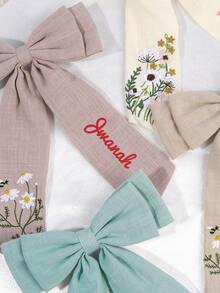 1 件定制花卉蝴蝶结印花名字刺绣涤纶丝带蝴蝶结发夹，适合女孩个性化名字发饰蝴蝶结花朵刺绣蝴蝶结优雅蝴蝶结刺绣发夹，适合日常发饰礼物（返校）