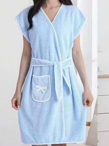 1pc Wearable Pineapple Plaid Robe With Tie, Lightweight, Warm "Super Soft Coral Fleece" Bathrobe With Pocket - Suitable For All Seasons, Absorbent And Comfortable Loungewear, Perfect For Bathroom, Bedroom, Pool And Beach, Cute Student Sleepwear