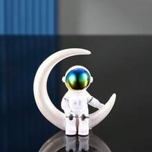 2pcs/1pc Creative Micro Landscape Astronaut Decoration, Cute Cartoon Astronaut Car Ornament, Realistic Astronaut Miniature Figurine For Home Office Decor, Student Gift, Great For Halloween, And Fall Decorations Birthday