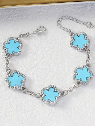 1 Stück europäisch-amerikanisches neues Nischen-Design Fünf-Blatt-Gras-Armband mit fünf Blumen und mehreren Farben, geeignet als Geburtstagsgeschenk für gute Freunde