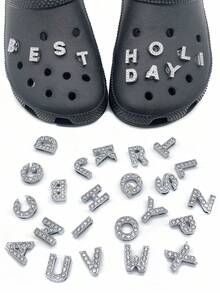 1个合金水钻字母DIY镂空装饰，适用于镂空木屐、博格包、镂空手提包，合金水钻字母装饰配件，可定制用于您的沙滩包和镂空木屐。这些迷人的配件为您的博格包和镂空木屐注入个性化风格和鲜艳色彩。 - 銀色 - 查看 1