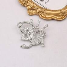 1 pieza Broche de cristal con letra vintage - Elegante y lujoso pasador de moda