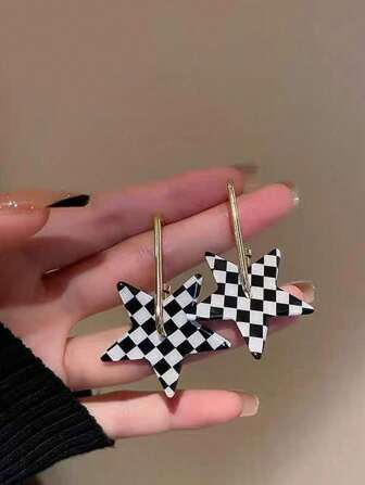 1 Pair Fashionable Geometric Star Earrings In Black & White, Suitable For Women In Any Occasion