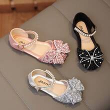 1 Đôi dép xăng đan đế bằng màu hồng thời trang mới, đa năng, đính ngọc trai và nơ đá lấp lánh cho bé gái, mũi tròn, thích hợp cho mang hàng ngày, khiêu vũ, hoạt động ngoài trời mùa xuân và mùa thu, giày công chúa mũi kín đính kim tuyến, size nhỏ hơn 1 size. - Hồng - Xem 2