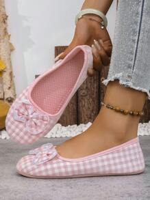 Pantuflas con decoración de lazo a cuadros de dibujos animados, suela blanda antideslizante y ligera para uso en interiores