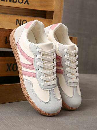 Damskor för vardagsbruk, löparskor för landsväg, platta sportskor, matchande sportbyxor, shorts, kjolar och mångsidiga knähöga strumpor