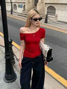 性感不对称领口短袖修身短款T恤 - 紅色 - 查看 2