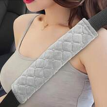 Bộ 2 miếng bọc dây an toàn bằng vải nỉ mềm cao cấp, giúp bảo vệ vai toàn diện hơn, tăng cường sự thoải mái khi ngồi trong xe. - Nhiều màu - Xem 1