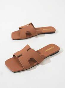 2025 女式夏季新款皮革方头平底大码凉鞋，休闲时尚方头黑色拖鞋