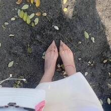 Women Heeled Sandals - 香檳色偏大一號黑底 - 查看 4