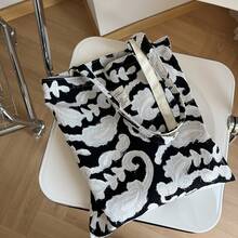 Women Shoulder Bags - 白底黑腰果繡花 - 查看 3