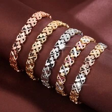 Vòng tay hình trái tim nhỏ nhắn, tinh tế và thời trang theo phong cách Hàn Quốc, phù hợp để đeo hàng ngày, có thể dùng như vòng đeo tay hoặc phụ kiện. - F51513 - Xem 11