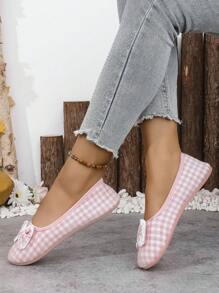 Pantuflas con decoración de lazo a cuadros de dibujos animados, suela blanda antideslizante y ligera para uso en interiores