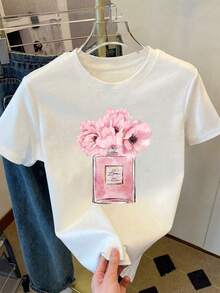 Mujer Camiseta de mujer México Envío Tela transpirable de alta calidad Manga suelta Estampado de  Lavado a máquina Fresco Deportes Cuello redondo Casual Manga corta Versátil Nueva Era  Lavable a máquina, top casual de cuello redondo de deportes de trabajo estudiantil, moda cómoda y moderna |vestidos de mujer verano almacen localCamiseta blanca de manga corta con estampado artístico de botella de perfume rosa y flores rosadas, diseño original y elegante para mujer, tejido suave y transpirable, ideal para looks casuales en primavera y verano, prenda de moda 2025 - Blanco - Ver 1