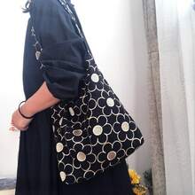 Women Shoulder Bags - 黑底刺繡大花(腋下包) - 查看 7