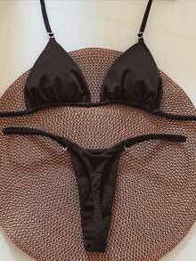 女士纯色心形环比基尼套装。采用高弹亲肤面料，舒适贴身。三角罩杯搭配细肩带，简约时尚，饰有多个心形环，甜美个性。修身剪裁凸显曲线，非常适合海滩度假，是打造时尚海滩造型的完美之选。 - 咖啡 - 查看 5