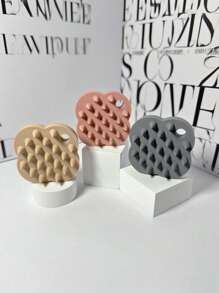 1pc Shampoo Massage Brush Silicone Hair Comb In The Shape Of Clover, Used For Scalp Cleaning And Massage, Wet/Dry Use, Solid Color, Portable Massage Tool For Back To School, Travel Holiday Essentials, Hair Accessories For Women, Brushes, Hair Brush, Detangling Brush, Ball Brush, Mini Hair Brush Set, Wooden Comb, Hair Brush, Mini Hair Brush, Detangling Brushes, Hair Products, Hair Tools, Hair Stuff, Hair Care, Curly Hair Brush, Hairdressing Equipment, Travel Essentials, Hairstyle, Hairdressing,Hair Brush,Slick Back Brush,Styling Brush,Curly Hair Brush,Edge Brush,Hair Comb,Brush Hair,Hair Brush Set,Comb Hair,Comb For Curls,Detangling Brush,Hair Brush For Women,Hair,Travel,Hair Products,Hair Tools,Hair Stuff,Barber,Barber Accessories,Barbershop,Hairdressing Equipment