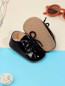 A Pair Of Solid-Color Lace-Up Flat Non-Slip Casual Sports Shoes For Boys Aged 0-1 Years, Suitable For Spring And Autumn. - Black - View 4