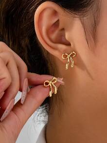 1pair Europe And America  Simple & Versatile & Elegant & Geometric & Asymmetrical Bowknot Design Earrings For Women - Geometric Irregular Bow Women's Stud Earrings - View 14